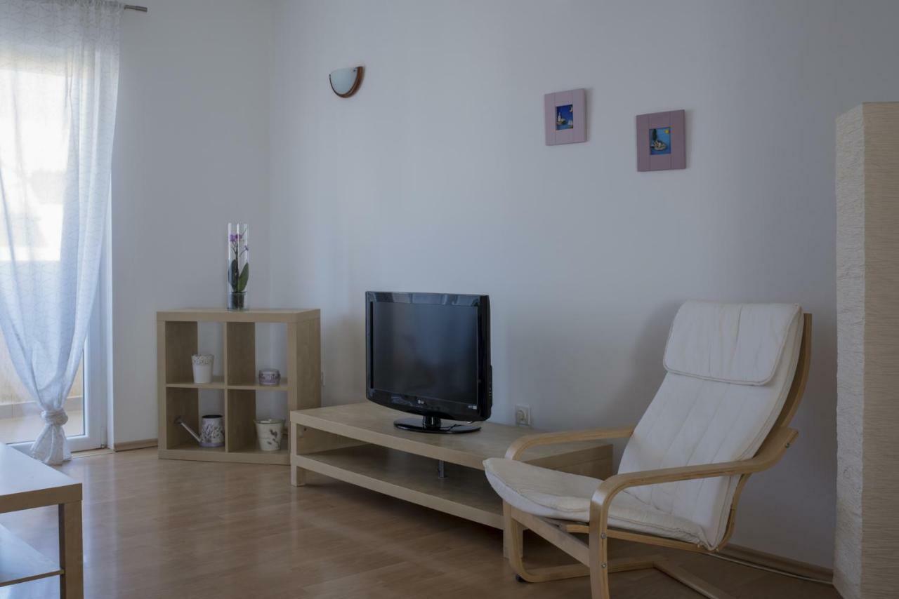 Apartment Karin Medulin Exteriör bild